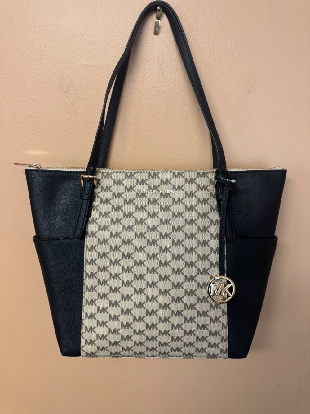 NWT Michael Kors Signature Logo Tote Bag Vanilla Multi Black Gold Zip Shoulder